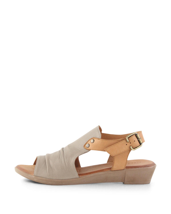Bueno Aliah Flat Sandals