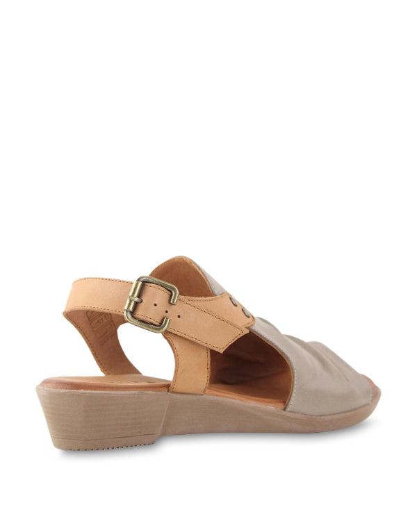 Bueno Aliah Flat Sandals