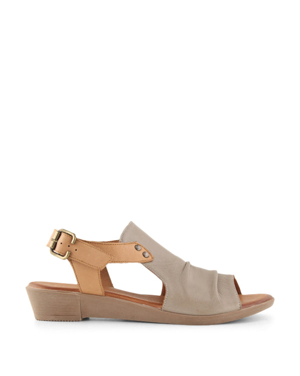 Bueno Aliah Flat Sandals