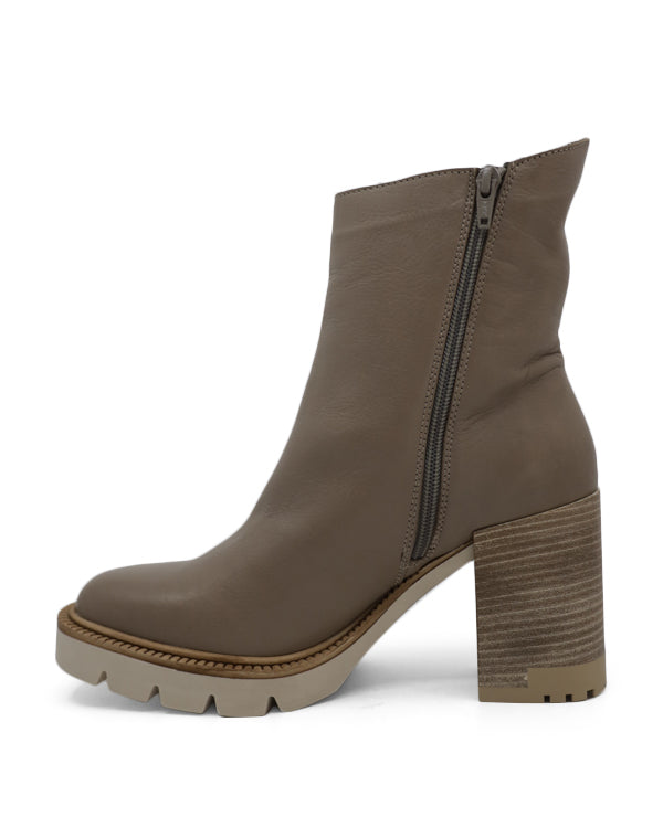 Women's Lizzie Ankle Boots