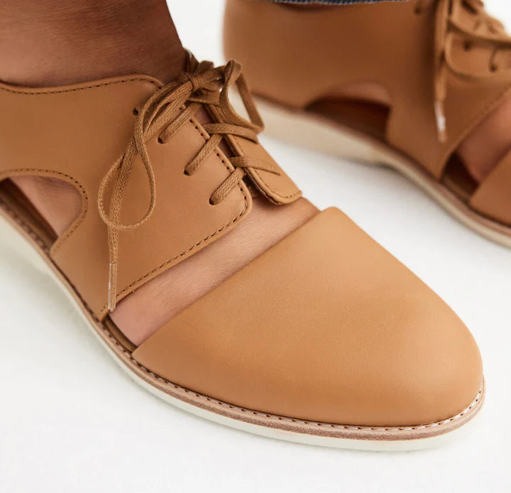 Derby Cutout Tan